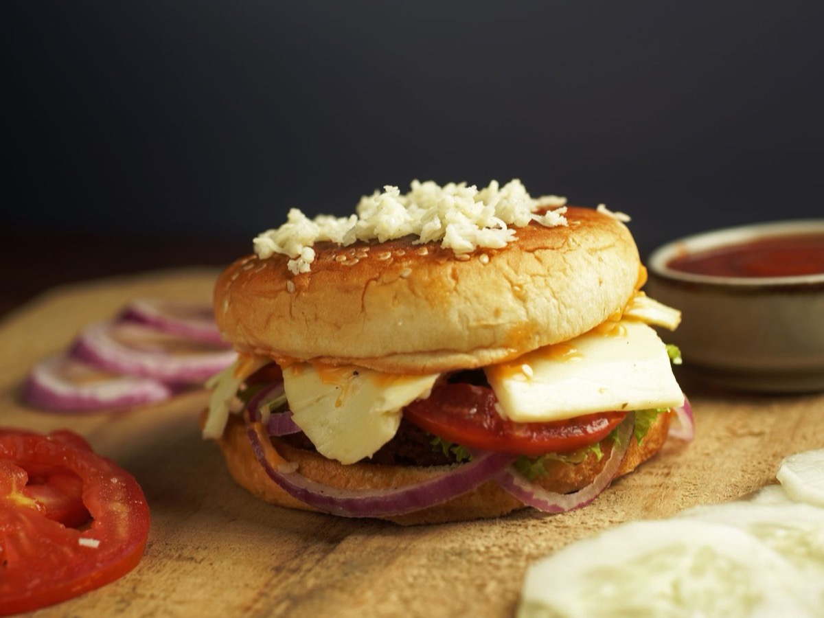 Veggie burger with paneer, salad and red onion