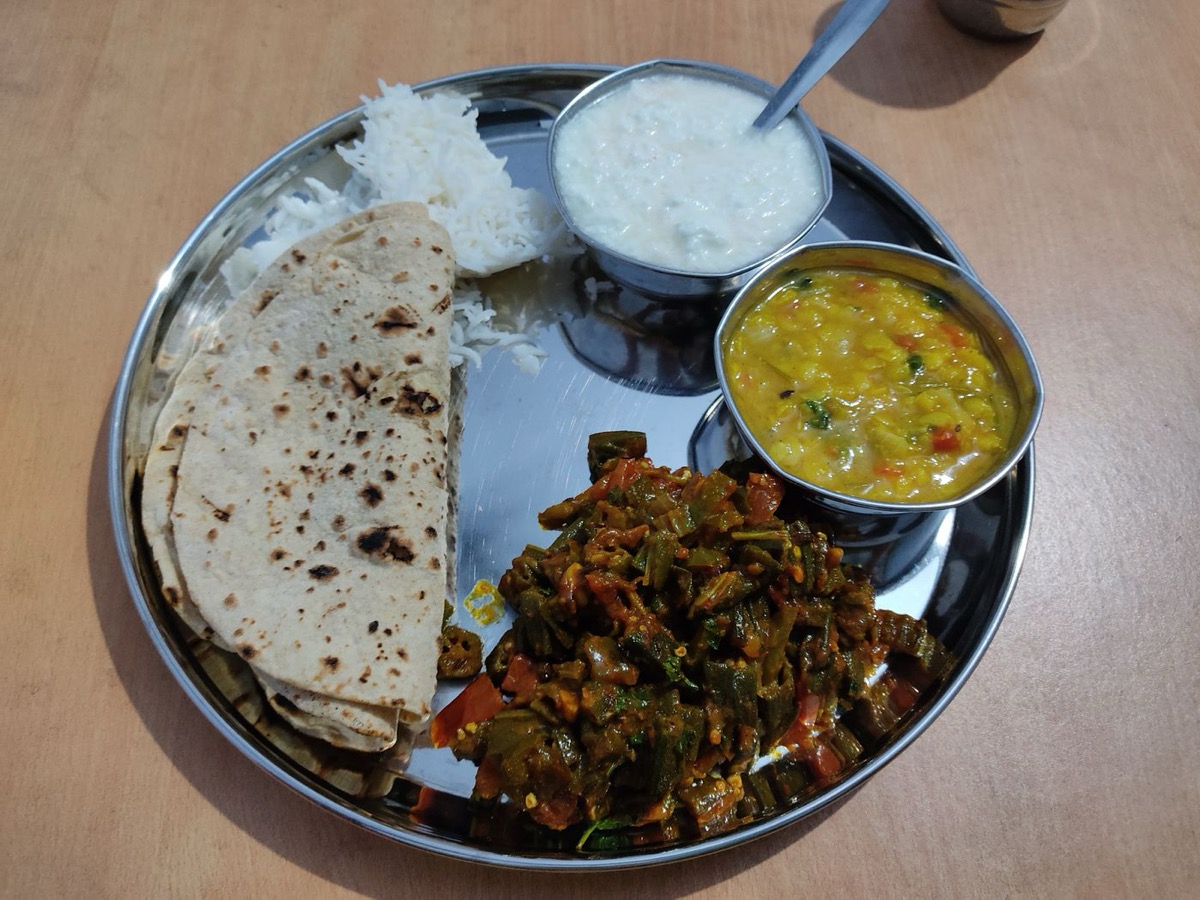 Thali with chapati and chutneys